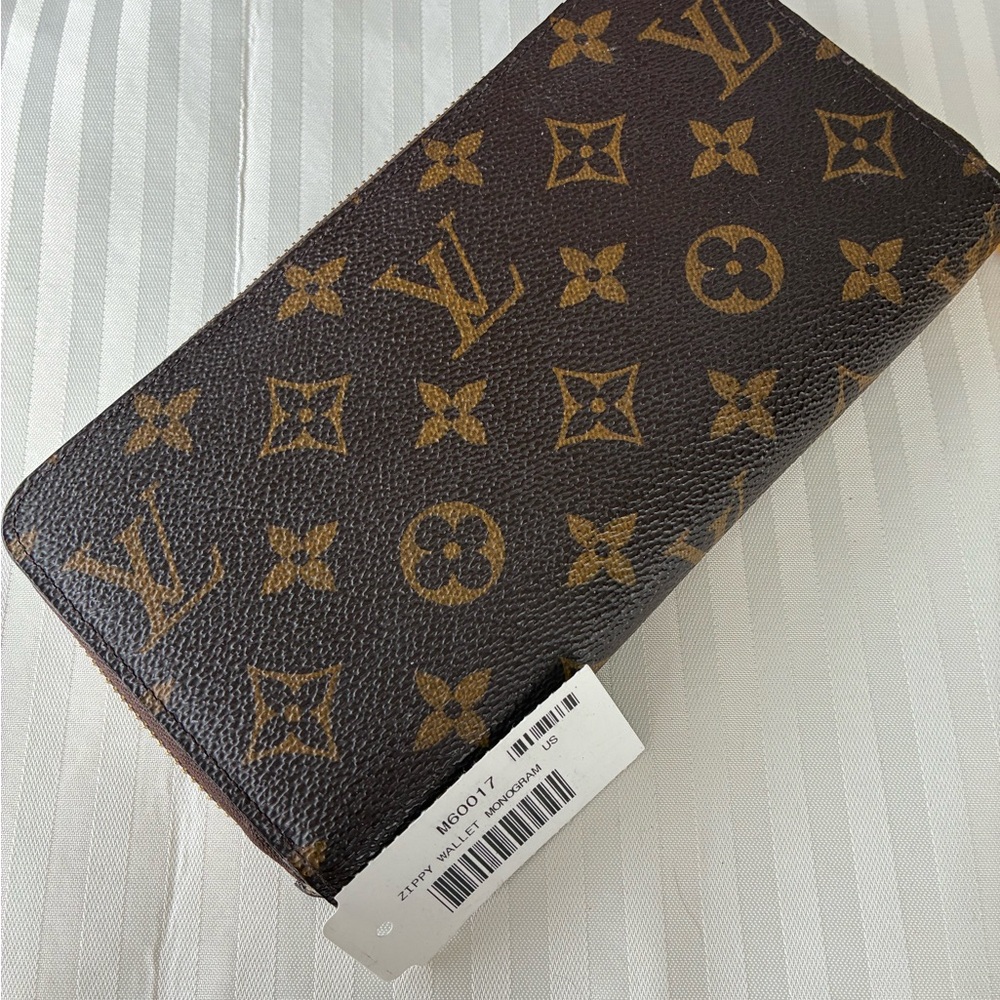 Louis Vuitton Zippy Monogram Clutch Wallet